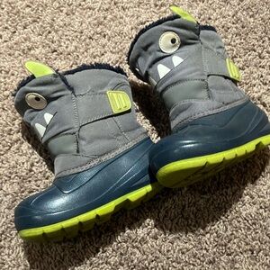 Cat and Jack snow boots monster style in size 8 boys
